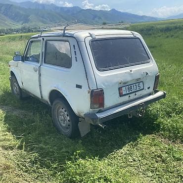 Унаа: ВАЗ (ЛАДА) 2121 (4x4): 1987 г., 1.7 л, Кол менен иштөөчү, Бензин, Жол тандабас — 2