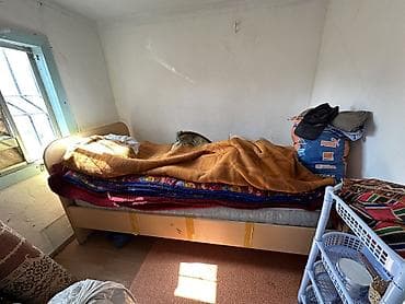 продаю односпальную кровать: Односпальная кровать, С матрасом, длина - 195 см — 2