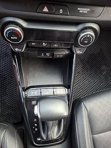 без турбины: Kia Stonic: 2018 г., 1.6 л, Автомат, Дизель, Лифтбек — 6
