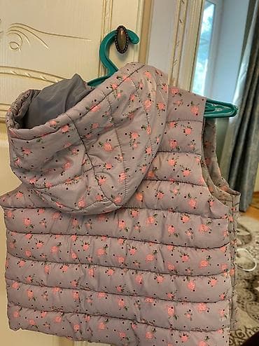 Комплекты одежды: Жилетка на весну-осень. Размер на 2-4года. Состояние хорошее, почти — 3