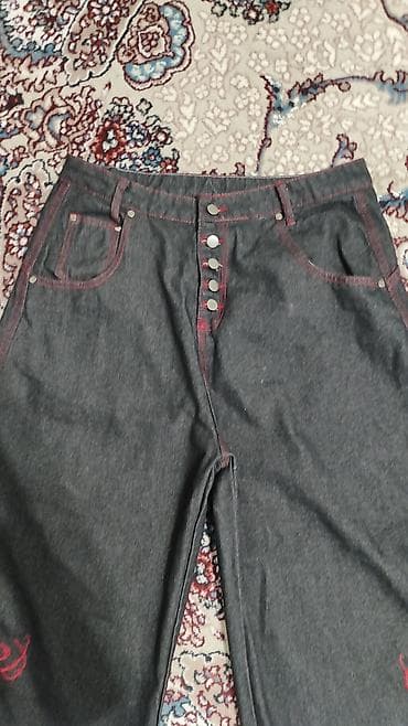 Көйнөктөр: Продаю широкие штаны с вышивкой в виде красной змеи (Деним/джинсы) — 3