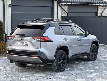 ls 300: Toyota RAV4: 2019 г., 2.5 л, Гибрид — 4