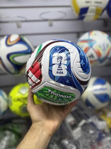 Футбольный мяч TRIONDA с фирменным дизайном под турниры FIFA