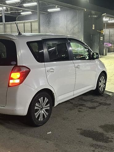 Toyota Ractis: 2005 г., 1.5 л, Автомат, Бензин, Хэтчбэк — 7