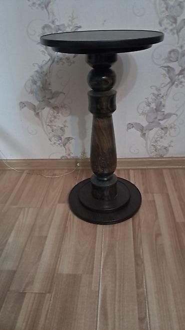 стол с тумбочкой: Круглый приставной столик в классическом стиле. - Форма: круглая — 1