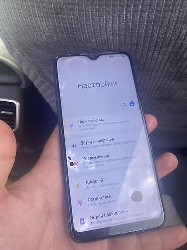 Смартфон Samsung (серия Galaxy A) в синем цвете. Основные — 2