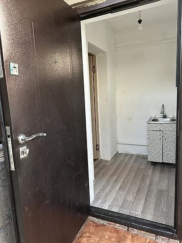 комната сатылат: С Кожомкулдан 2 комната прихожкасы мн,суу ичинде — 3