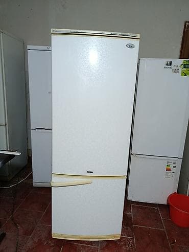 s 70: Холодильник двухкамерный, белый, с нижней морозильной камерой — 1