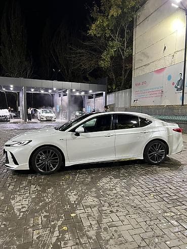 prius v: Toyota Camry: 2025 г., 2 л, Автомат, Гибрид, Седан — 5