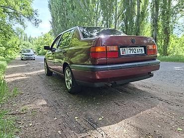 suzuki авто: Volkswagen Vento: 1994 г., Механика, Бензин, Седан — 3