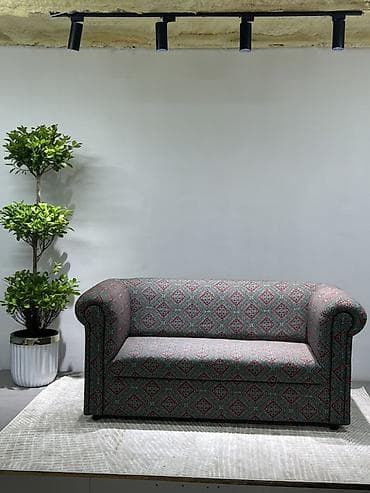 small table: Прямой диван, Новый — 2