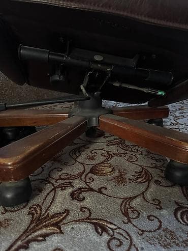 кресло кожа: Офисное кресло, С колесиками, цвет - Коричневый, Кожа — 2