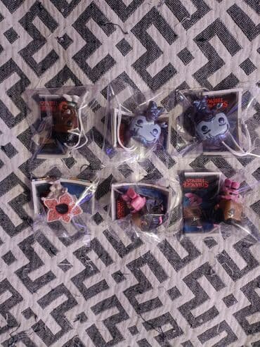 игрушечные змеи: Коллекционные фигурки по сериалу «Очень странные дела» Продаю: - — 2