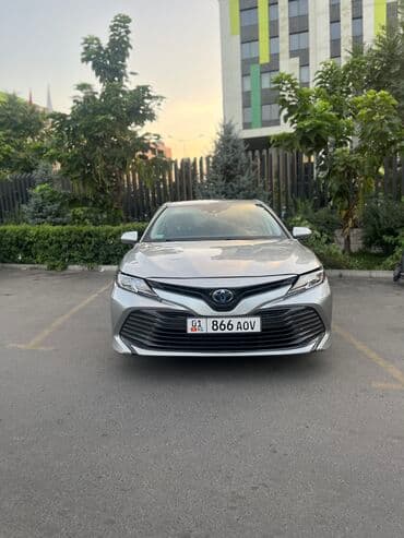 corolla runx: Сдам в аренду. Тойота камри 70. Гибрид. 2018. По суточно.Возраст выше — 1