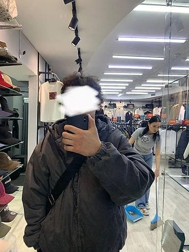 Продам куртку, размер М 2000сом, брал за 5800 в Москве, хорошее