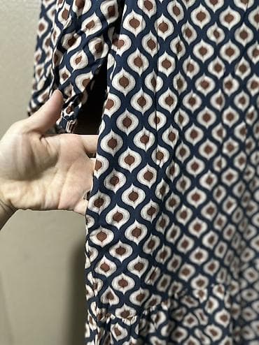 Платье миди с принтом - Свободный А-силуэт с ярусной (многоярусной) — 3