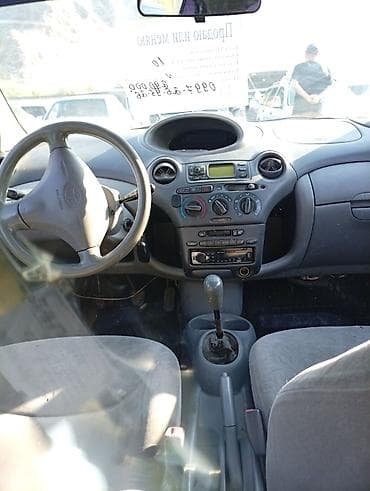 Toyota: Toyota Yaris: 1998 г., 0.1 л, Механика, Бензин, Хэтчбэк — 3