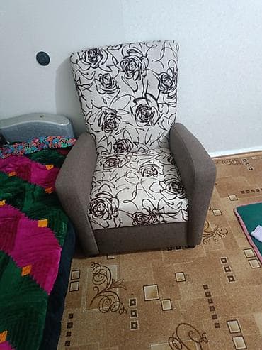 Кресло с высокой спинкой и подлокотниками. - Дизайн: комбинированная