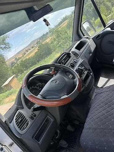 Унаа: Грузовой бортовой автомобиль Mercedes‑Benz Sprinter (двухрядная — 3