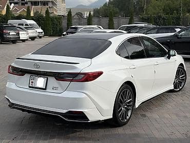 Toyota Camry: 2025 г., 2 л, Автомат, Гибрид, Седан — 4