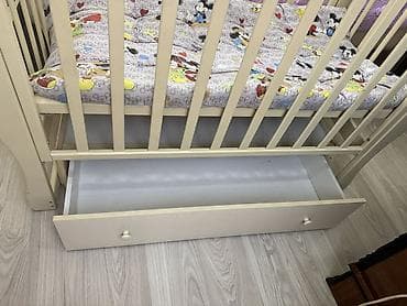 small table: Детская кроватка из массива/МДФ в кремовом цвете. Характеристики: - — 3