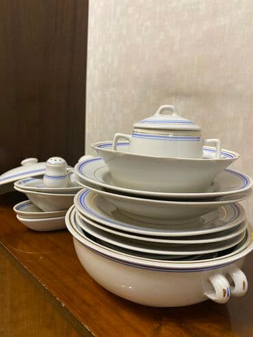 фарфоровые пасуды: Фарфоровый сервиз, Пр-во Корея. 2 тарелки для супа, 3 столовых — 3