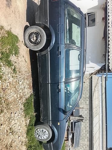 Унаа сатуу: Volkswagen Passat Variant: 1988 г., Кол менен иштөөчү, Универсал — 3