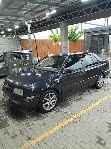 Volkswagen Vento: 1993 г., 1.8 л, Механика, Бензин, Седан — 1
