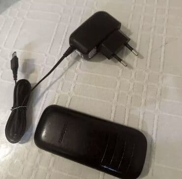 простые телефоны: Samsung E1252, Б/у, цвет - Черный, 2 SIM — 3
