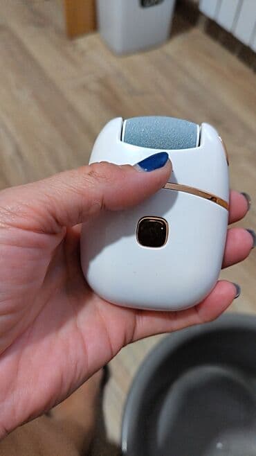 Набор товаров: 1) Электрическая пилка для ног (роликовая шлифовка