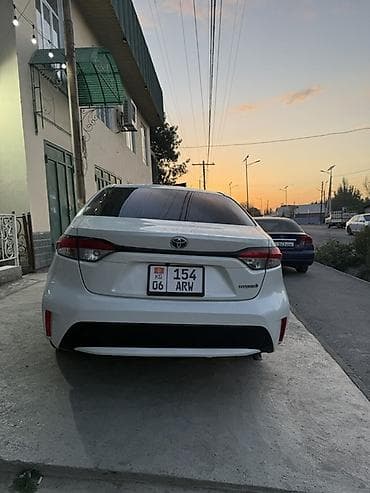 Toyota Corolla: 2020 г., 1.8 л, Автомат, Гибрид, Седан — 4
