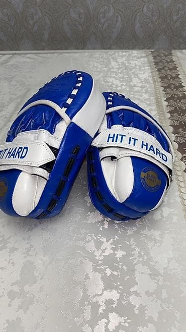 Набор экипировки для бокса и кикбоксинга. В комплекте: - Пэды-лапки