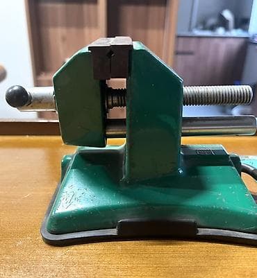 Кармагычтар: Настольные тиски с присоской Б/у Чугунные советские - ширина губок — 4