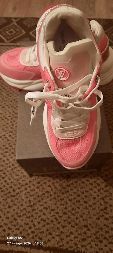 Кроссовки, 38, Louis Vuitton, Новый, цвет - Розовый