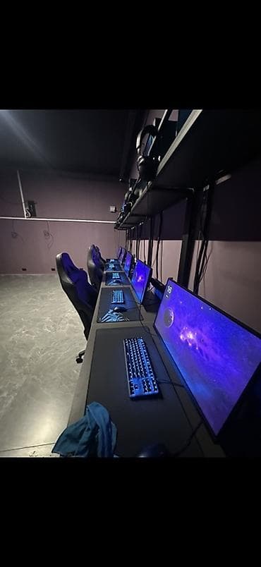 Игровой компьютерный зал - Ряд мощных игровых ПК в корпусах с — 6