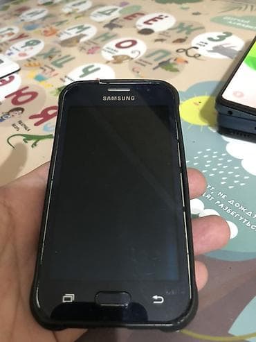 Улуттук кийимдер: Смартфоны Samsung (на фото несколько устройств). - Белый Samsung с — 5