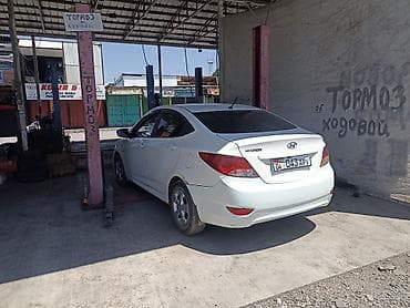 4: Hyundai Accent: 2012 г., Механика, Седан — 4
