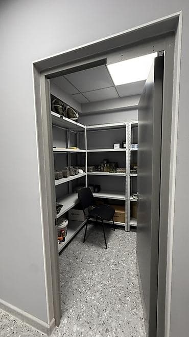 4 bedroom: Аренда офисов, 35 м², В жилом комплексе, С отдельным входом — 6