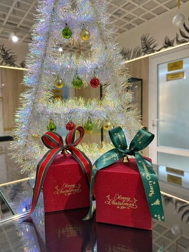 новогодняя форма: Подарочная новогодняя коробка - Праздничная коробка красного цвета с — 2