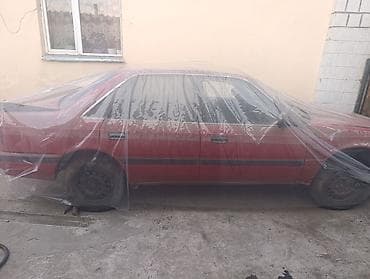 bmw е90: Mazda 626: 1988 г., Седан — 3