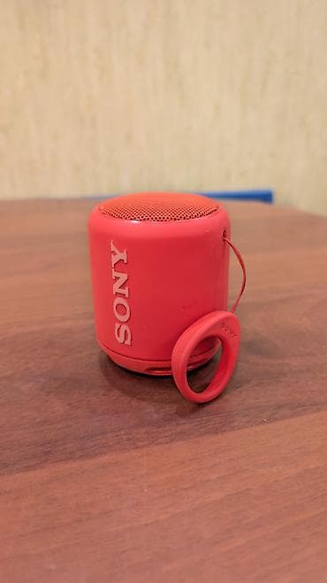 Портативная беспроводная колонка Sony SRS-XB10, красная. - Компактный at lalafo.kg Портативная беспроводная колонка Sony SRS-XB10, красная. - Компактный