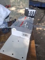 продаю магнит: Электромагнитный контактор в черном и светло-сером корпусе — 1