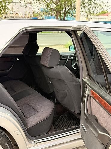 Mercedes-Benz W124: 1993 г., 3.2 л, Автомат, Бензин, Седан — 4