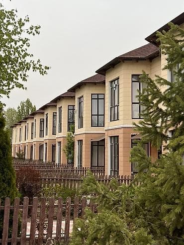 Үйлөрдү сатуу: На майские каникулы😍😍Таунхаус двухэтажный с частным двориком в — 1