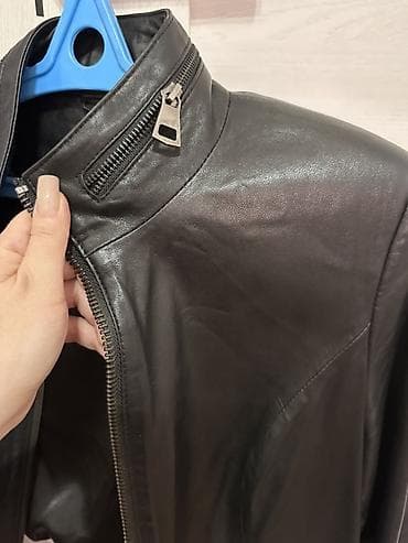 женские кожаные косухи: Женская натуральная кожаная куртка, черная, приталенного кроя — 4