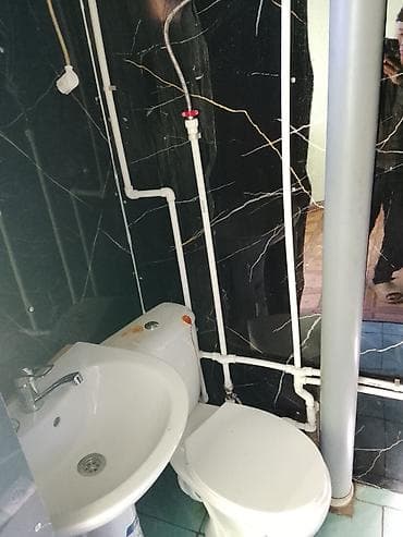 азия курулуш: Сдаётся небольшая комната с собственным санузлом — 4