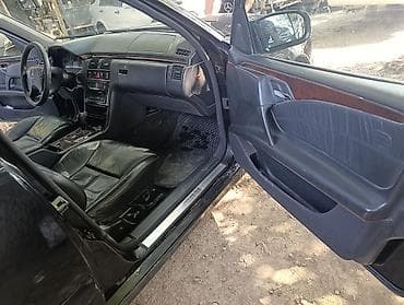 химия авто: Mercedes-Benz E55 AMG (W210), черный седан. машина на разборе на — 7