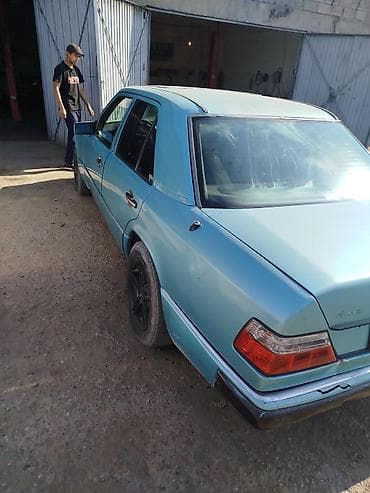 морда спринтер 906: Mercedes-Benz W124: 1990 г., 2.3 л, Механика, Бензин, Седан — 4