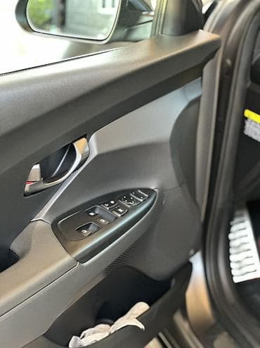 toyota harrier: Hyundai Veloster: 2018 г., 1.6 л, Робот, Бензин, Хэтчбэк — 6