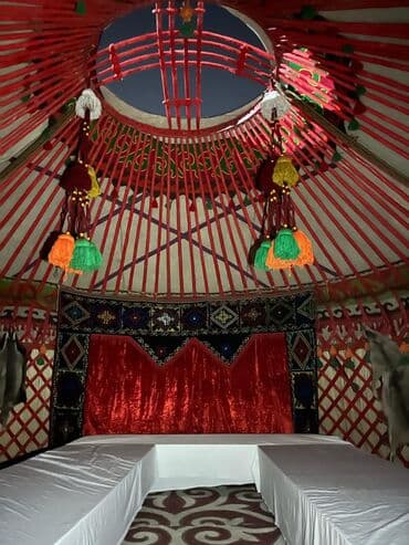 срочно продаю в связи с переездом: Аренда юрты, Каркас Деревянный, 75 баш, С полом, Самовар, Стулья — 4